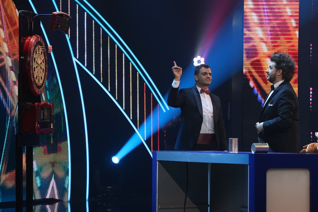 Nuno Rodrigues em palco, finalista do Got Talent Portugal